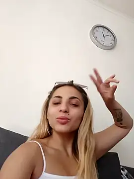 HotMari69's web cam