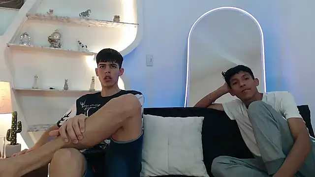 TWINKS_FRIENDS live sex cam