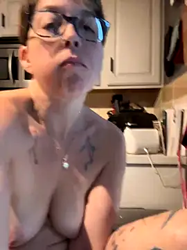 YogaHottie76's cam snapshot