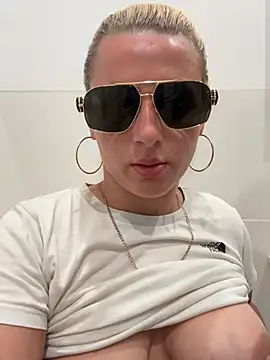 Strongqueen live sex cam
