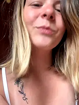 Nina_blain live sex cam