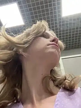 Julie_Cutie live sex cam