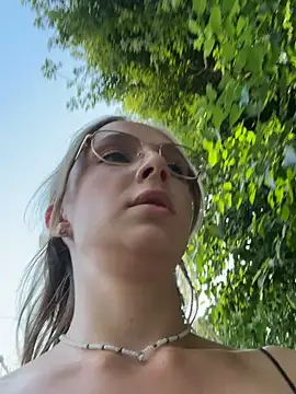 CaseyStar live sex cam