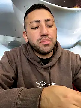 JuanZapata33 live sex cam