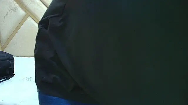 EmilyandMarcus live sex cam