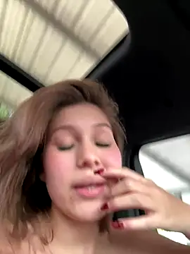 Nikii__ live sex cam
