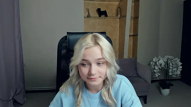 AshleyAdes's web cam