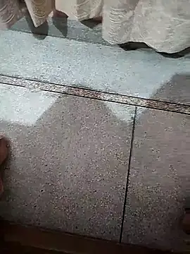 Delhi28 live sex cam
