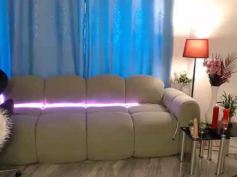 Its_Me_Sophia live sex cam