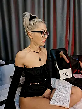 Milforja live sex cam