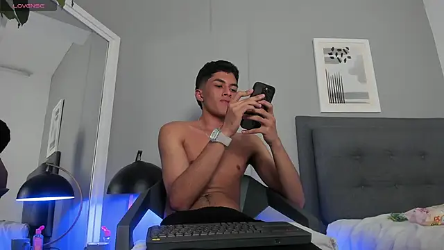 Tylerffoxx live sex cam