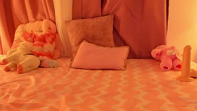 petite_lilah's web cam