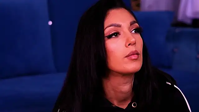 AriannaClover's Stripchat show and profile