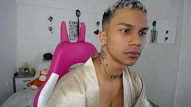 Leonard_Price live sex cam