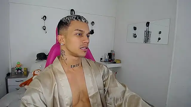Leonard_Price live sex cam