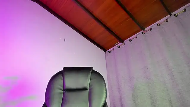 LilithMadness's Stripchat show and profile