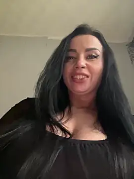 CrazzyChicks live sex cam