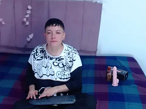 alexmadisoncm101's web cam