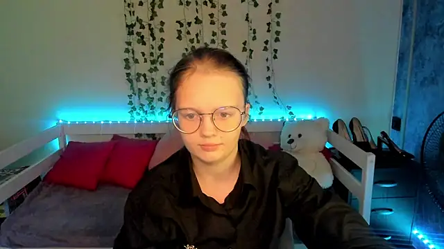 shy_elina01's web cam
