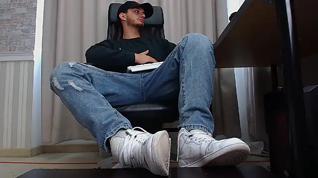 OscarGriffin live sex cam