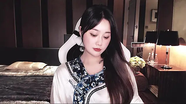 Alice-777 live sex cam