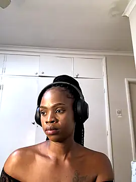 LuciousLips96 live sex cam