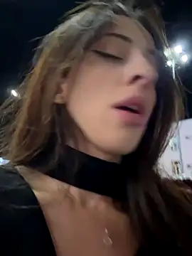 Yesmoree live sex cam