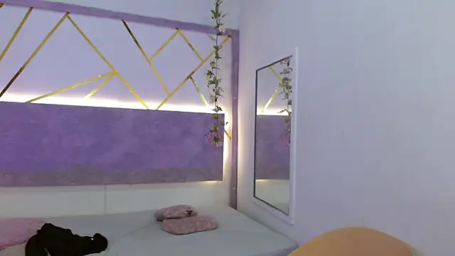 SelenaFox7's web cam