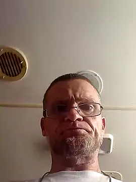 LUKEKARAS4545's web cam
