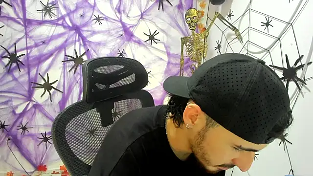 DmitriSanders live sex cam