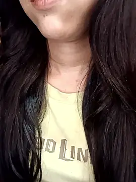 Queen_Pooja7's web cam