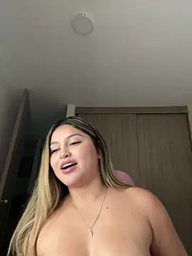 lunablossom_ live sex cam