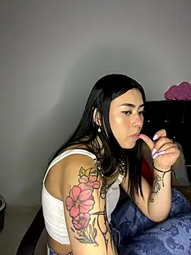emily_22x live sex cam
