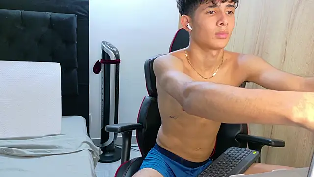 Noah-Garcia live sex cam