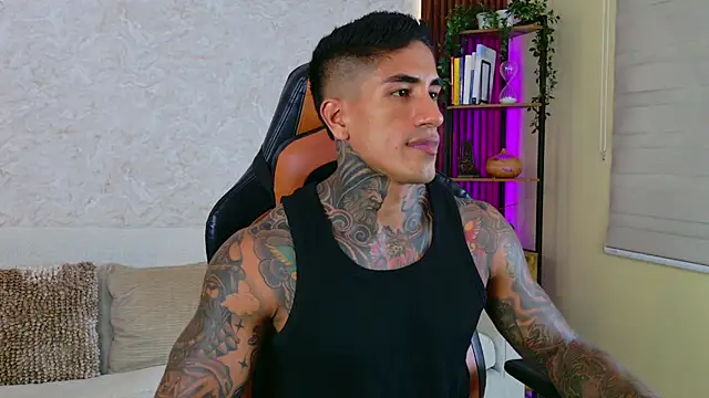 AdanReilly live sex cam