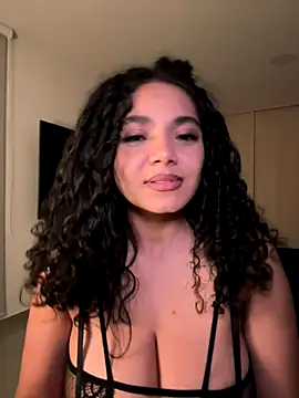 Curlyierr live sex cam