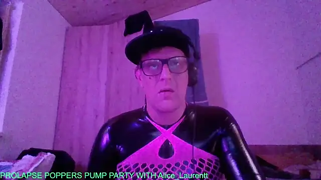 Bigthroaterboy live sex cam