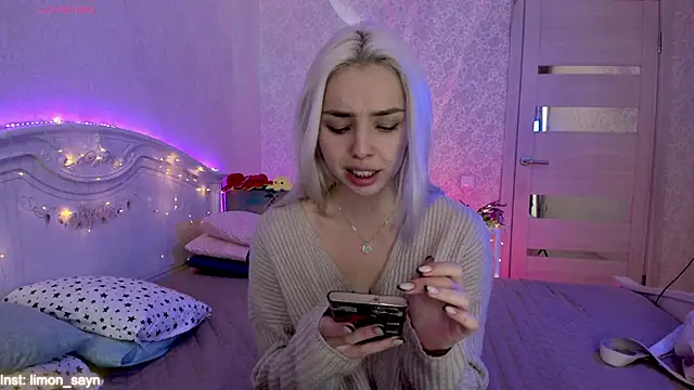 LillyMoure_ live sex cam