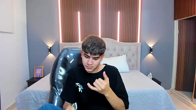 Tommy18__ live sex cam