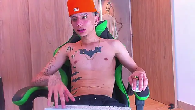 Skinny_batman live sex cam