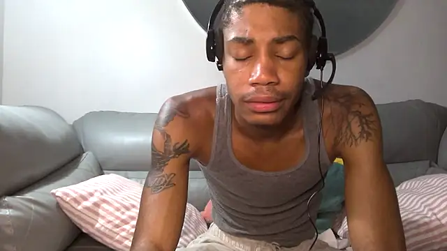 BlackBullTitus live sex cam