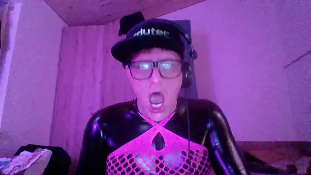Bigthroaterboy live sex cam