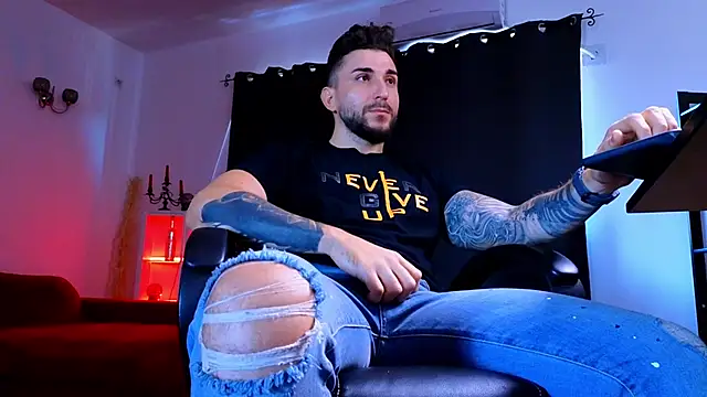 MightyAaron66 live sex cam