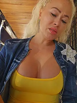 MILFBARBY live sex cam
