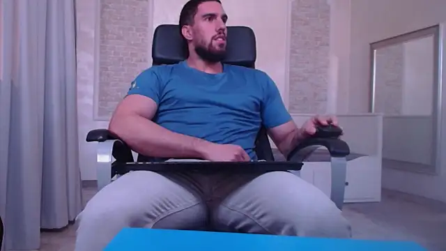 IvanHydee live sex cam