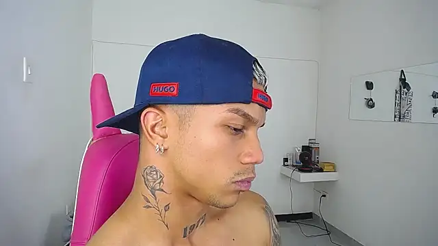 Leonard_Price live sex cam