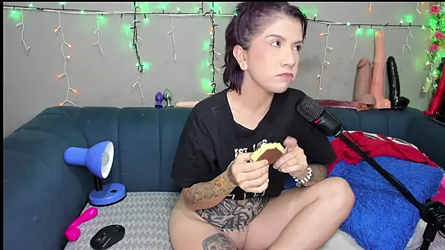 Shadia_Squirt live sex cam