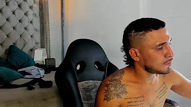 Kevinfox23cms live sex cam