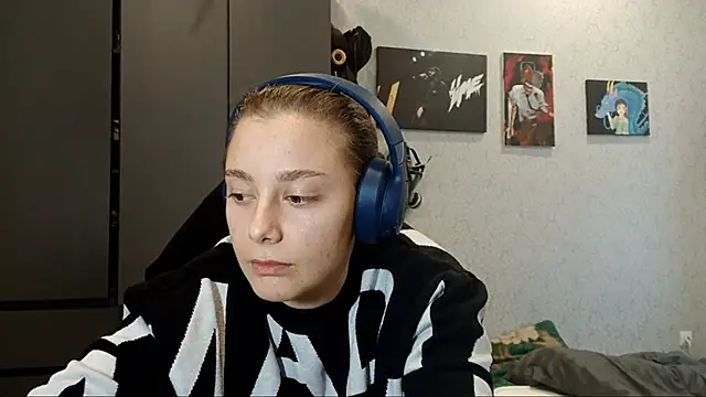 RavenGirlThier's web cam