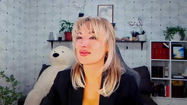 MillaXQueen's web cam